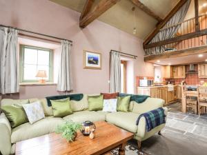 Posezení v ubytování Tyn Llwyn Cornel Eco Barn