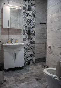 Koupelna v ubytování Pandwra apartment + 9 fotografií