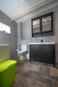 A bathroom at Spectacular Cave with two large terraces (70m2) by the sea