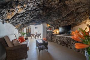 A seating area at Spectacular Cave with two large terraces (70m2) by the sea