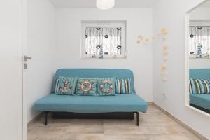 Posezení v ubytování Sunny Apartment Łukęcin by Noclegi Renters