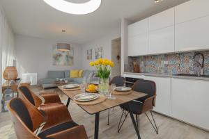 Posezení v ubytování Sunny Apartment Łukęcin by Noclegi Renters
