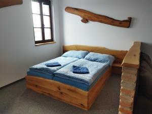 Postel nebo postele na pokoji v ubytování Vinný sklep a penzion U Vinohradu