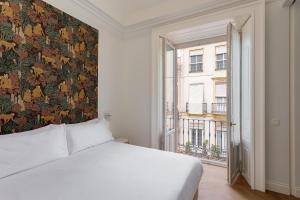 A bed or beds in a room at Be Mate Málaga Centro