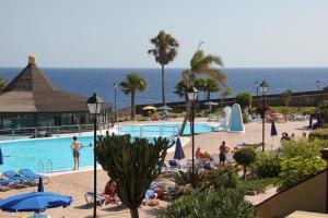 Basen w obiekcie Rocas del Mar Tenerife lub w pobliżu