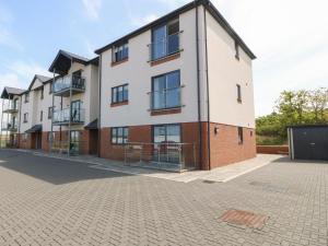 an image of an apartment building at Beach Apartment 9 in Trearddur
