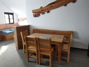 Imagine din galeria proprietății Vinný sklep a penzion U Vinohradu în Velké Bílovice