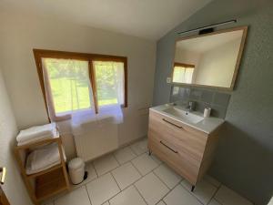 Kúpeľňa v ubytovaní Gîte le Moulin Samsara + 37 fotografií