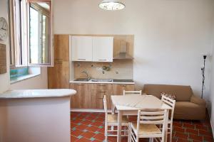 Кухня или мини-кухня в A casa di Emma
