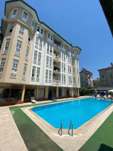 a large building with a swimming pool in front of it at İSABELLA APART OTEL in Alanya