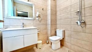 Vonios kambarys apgyvendinimo įstaigoje Favorit Aparthotel