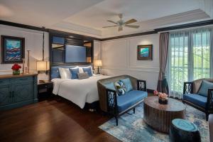 Кровать или кровати в номере Aira Boutique Hanoi Hotel & Spa +37 фотографий