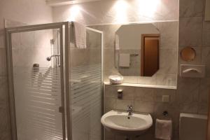 Koupelna v ubytování Hotel America + 18 fotografií