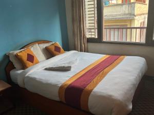 Postel nebo postele na pokoji v ubytování Holy Land Hotel Nepal