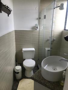 Vannituba majutusasutuses Beachside apartment with 2 pools, Same, Esmeraldas