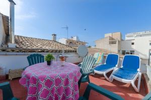 Posezení v ubytování YourHouse Petita, beach house in Majorca North