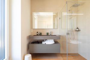 Koupelna v ubytování En Suite bedrooms at Reckenthal House by Rentaroo + 37 fotografií