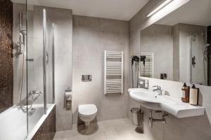 Baðherbergi á Clarion Hotel Prague Old Town