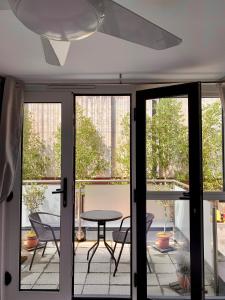 Μπαλκόνι ή βεράντα στο Gorgeous Central Studio with Balcony, 2 mins to Beach and Pier