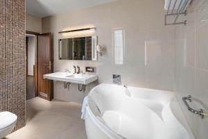 Baðherbergi á Clarion Hotel Prague Old Town