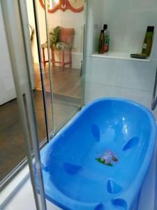 a blue tub with fish in it in a room at Apartamento boutique "A casa de Lola" in Boiro +34 photos