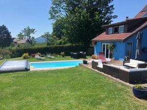 Πισίνα στο ή κοντά στο La maison bleue