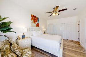 Postel nebo postele na pokoji v ubytování BayWalk by Meyer Vacation Rentals