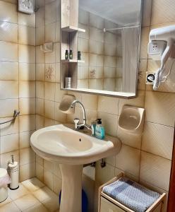 Kúpeľňa v ubytovaní Dandolos House + 15 fotografií