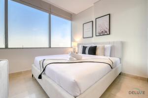 Postel nebo postele na pokoji v ubytování Opulent Studio at Sky Gardens DIFC by Deluxe Holiday Homes