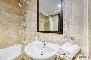 Koupelna v ubytování Opulent Studio at Sky Gardens DIFC by Deluxe Holiday Homes