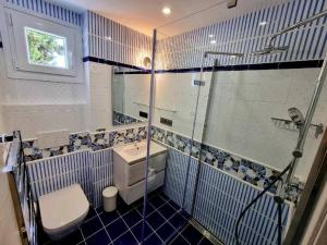 Kúpeľňa v ubytovaní MARBELLA Bahia Apartment