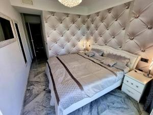 Posteľ alebo postele v izbe v ubytovaní MARBELLA Bahia Apartment