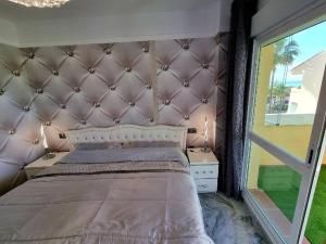 Posteľ alebo postele v izbe v ubytovaní MARBELLA Bahia Apartment
