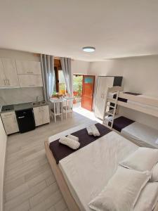 Postel nebo postele na pokoji v ubytování Sunny guest house