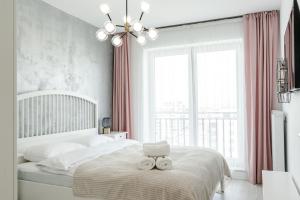 Ένα ή περισσότερα κρεβάτια σε δωμάτιο στο Apart B&V 701 Coresi - Luxury Mountain Haven