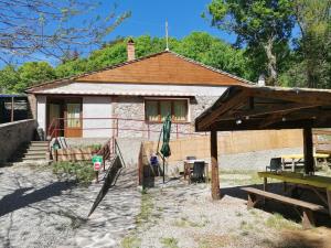 a building with a picnic table and a house at Agriturismo Poggio alla Luna in Gerfalco