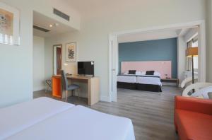 Postel nebo postele na pokoji v ubytování Hotel Chamartin The One + 37 fotografií