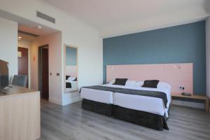 Hotel Chamartin The One客房内的一张或多张床位