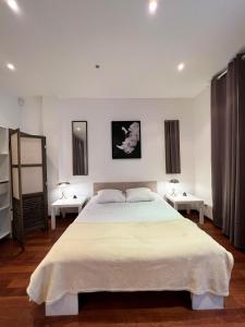 Säng eller sängar i ett rum på Le Central Victoria III - Central Point - 105m2