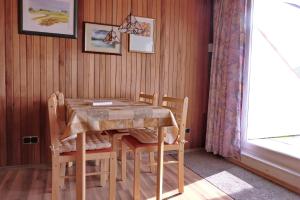 a dining room with a table and chairs and a window at Ferienwohnung Jepsen in Glücksburg