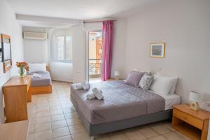 Postel nebo postele na pokoji v ubytování Hotel Arethousa