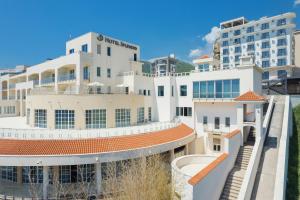 una vista aérea de un edificio en Apartments TQ Splendid, en Budva