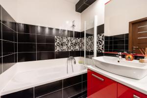 Zdjęcie z galerii obiektu Wola Prime 2-bedroom Apartment w Warszawie