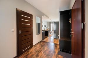 Zdjęcie z galerii obiektu Wola Prime 2-bedroom Apartment w Warszawie