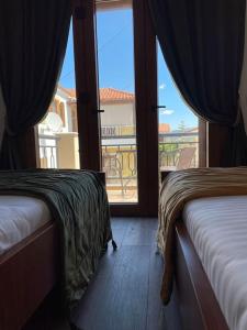 Posteľ alebo postele v izbe v ubytovaní Dimitris place