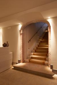 a staircase in a building with a stone archway at Hotel Dei Dragomanni in Venice