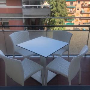 A balcony or terrace at La Casa di Gio Golf Tennis e parcheggio privato
