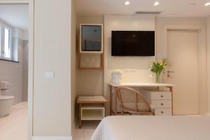 TV o dispositivi per l'intrattenimento presso Hotel Giosue' a mare Sorrento