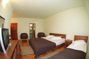 Ένα ή περισσότερα κρεβάτια σε δωμάτιο στο Casa dintre Vii