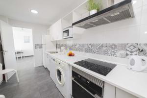 Kuchyňa alebo kuchynka v ubytovaní Apartamento Beachfront Sonrisas